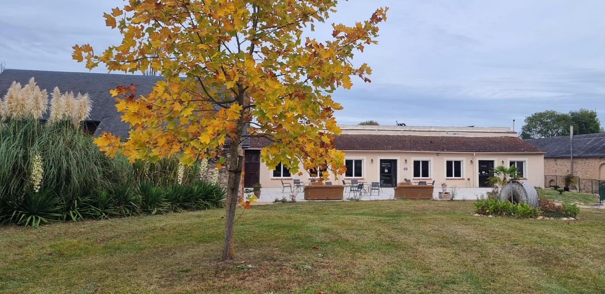Domaine De La Courbe Hotel & Spa Le Lude Exterior photo