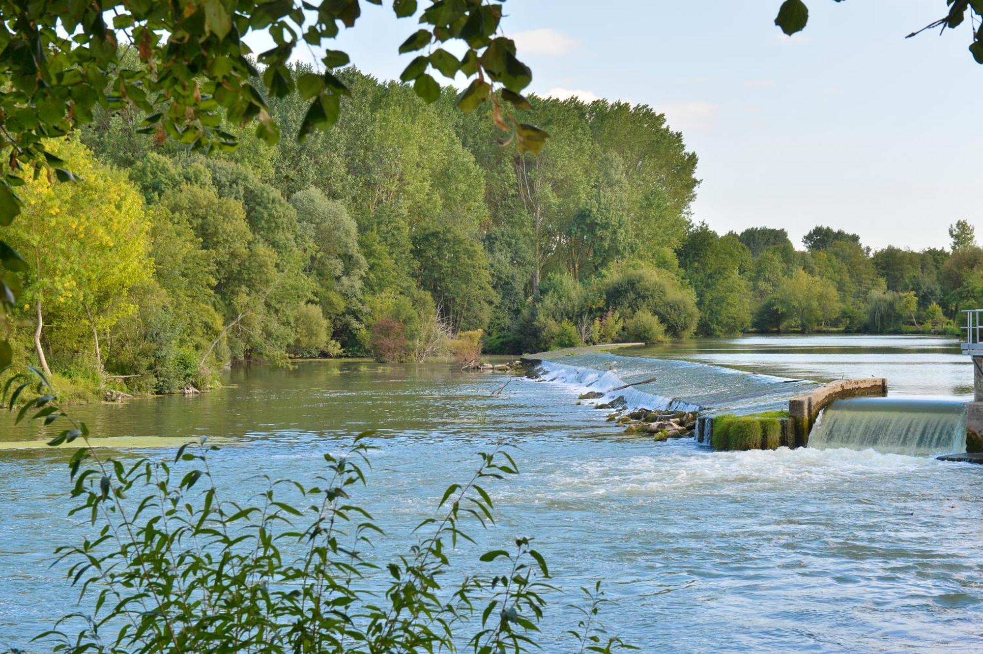 Domaine De La Courbe Hotel & Spa Le Lude Exterior photo