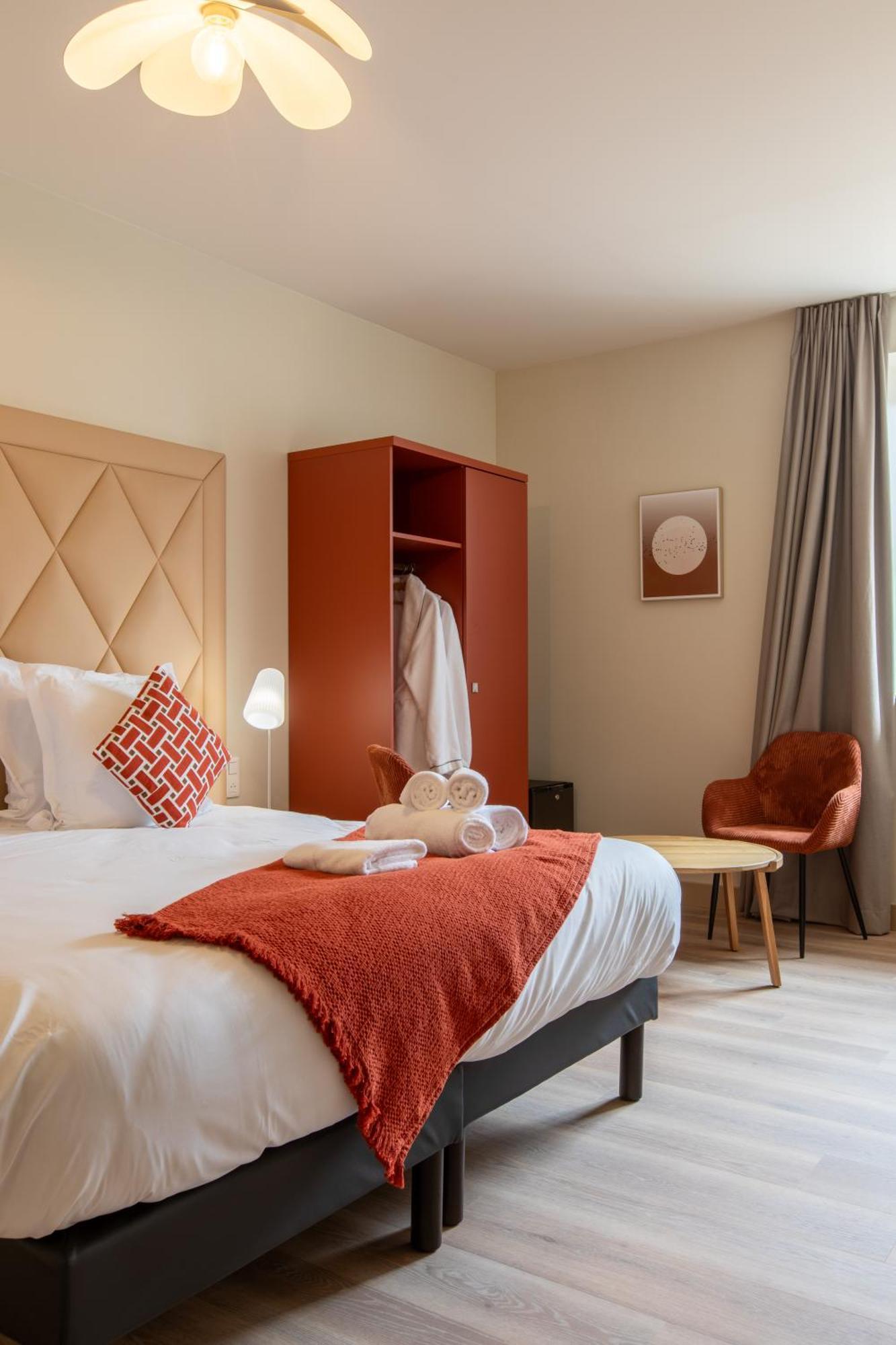 Domaine De La Courbe Hotel & Spa Le Lude Exterior photo