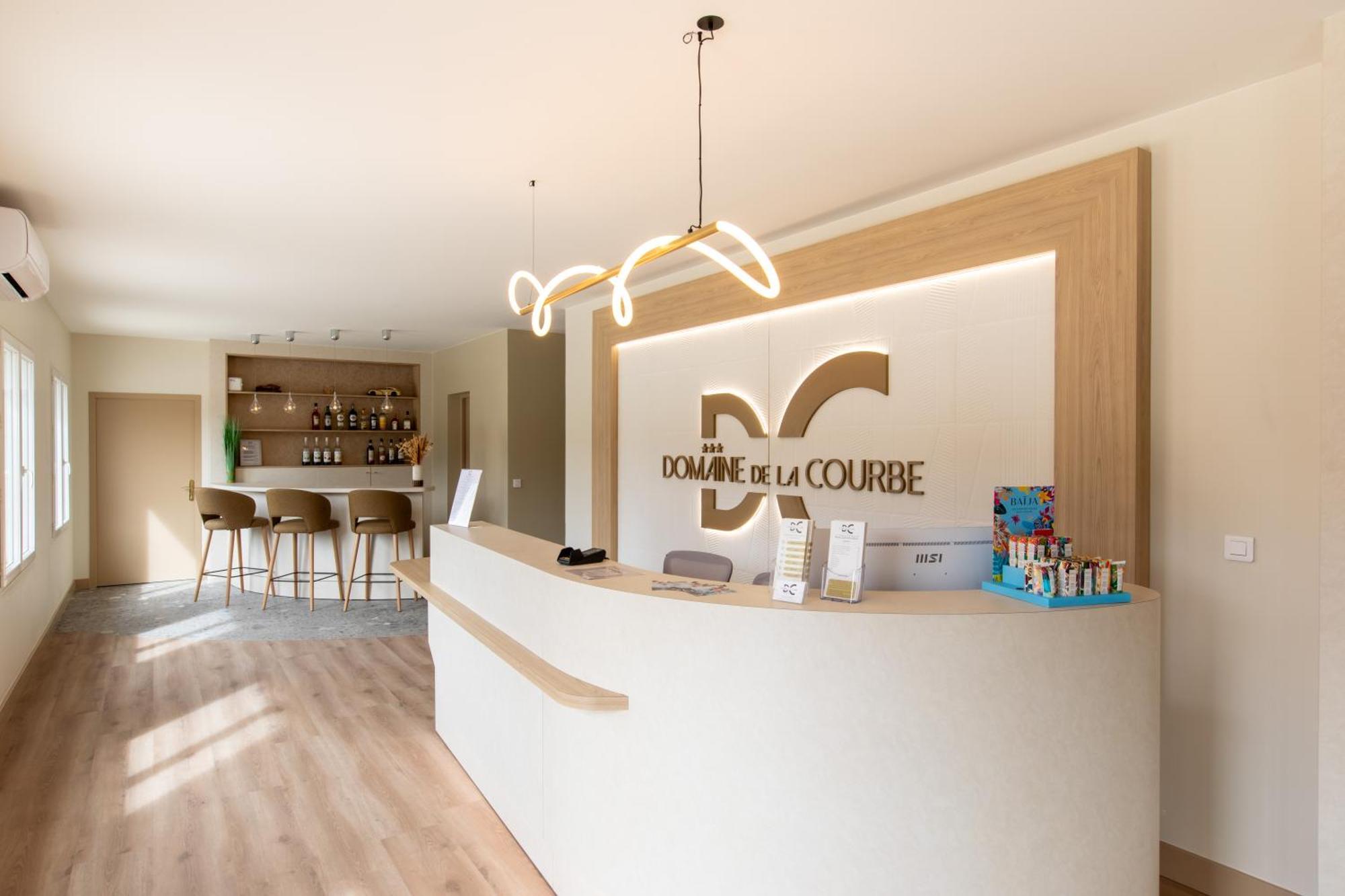 Domaine De La Courbe Hotel & Spa Le Lude Exterior photo